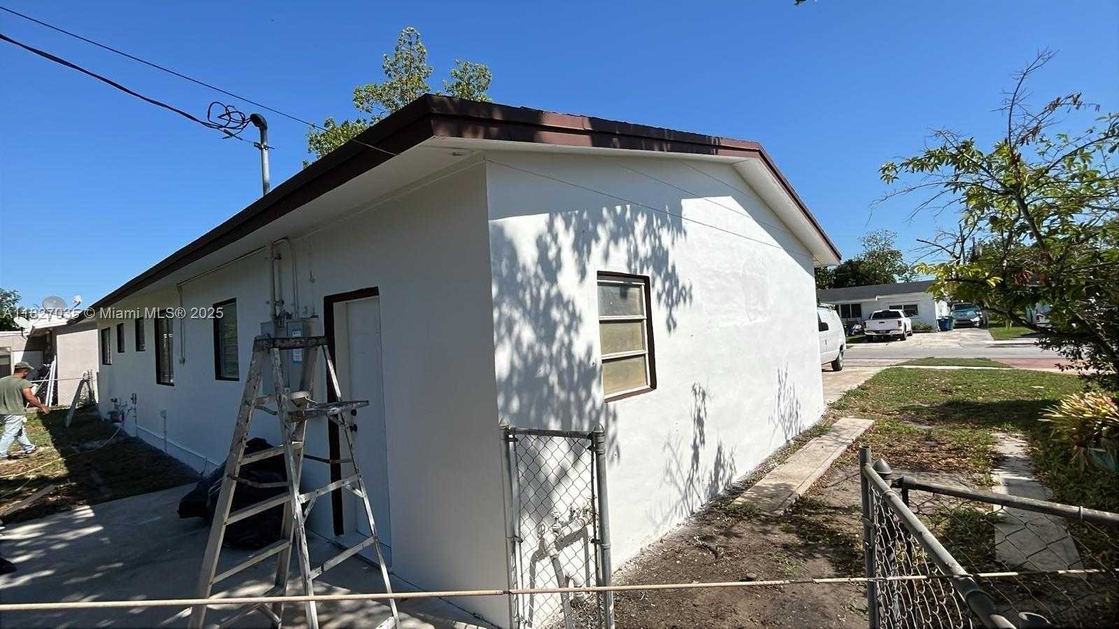 Small Image of 1301 NORTH WEST 198TH ST, Miami Gardens Number 3