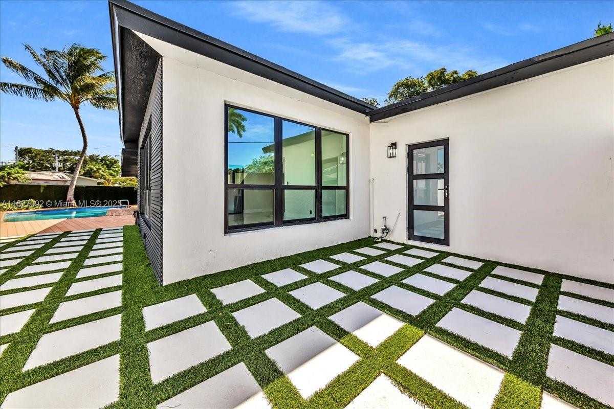 Small Image of 5890 SOUTH WEST 13TH ST, Plantation Number 21