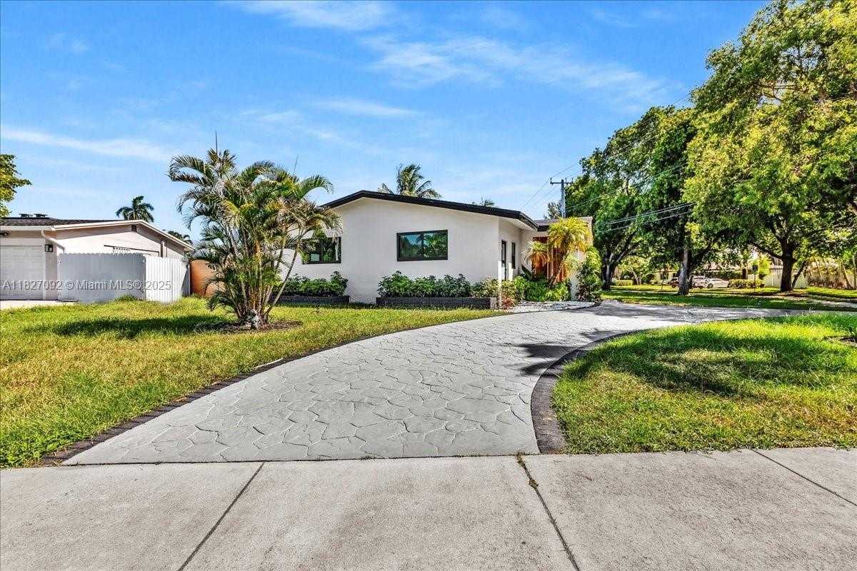 Small Image of 5890 SOUTH WEST 13TH ST, Plantation Number 4
