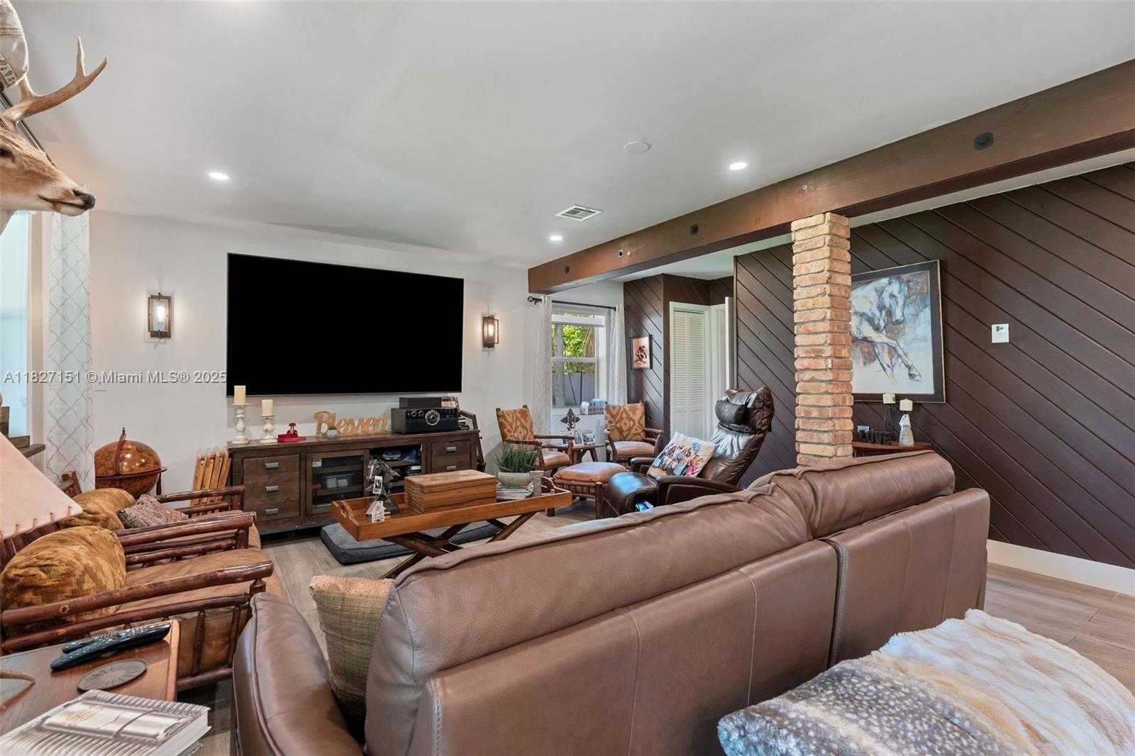 Small Image of 310 NORTH WEST 130TH AVE, Miami Number 10