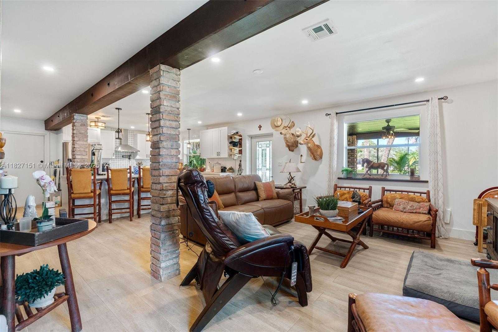 Small Image of 310 NORTH WEST 130TH AVE, Miami Number 11