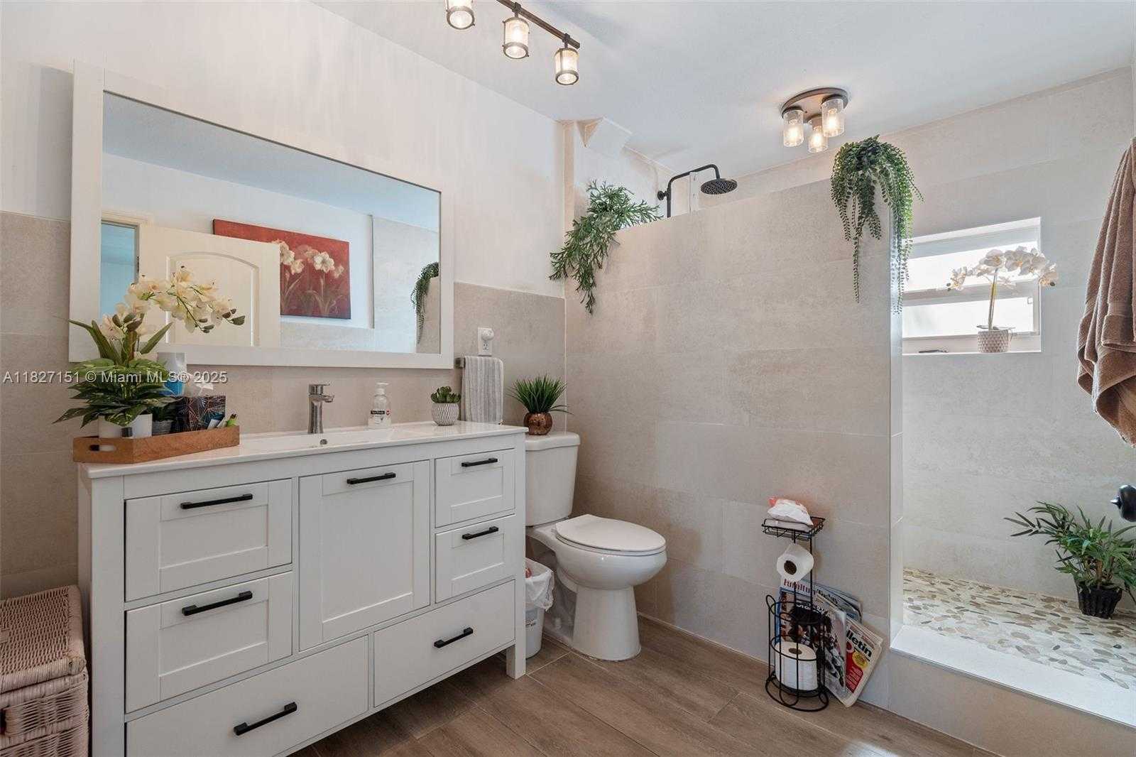 Small Image of 310 NORTH WEST 130TH AVE, Miami Number 15