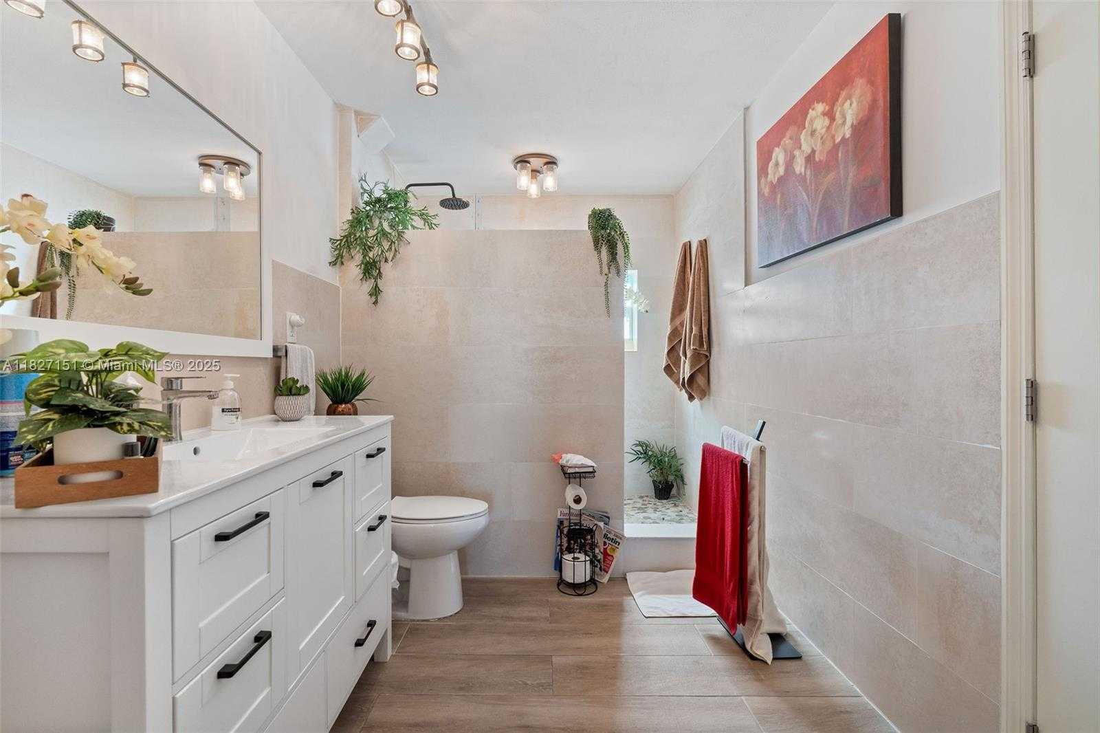 Small Image of 310 NORTH WEST 130TH AVE, Miami Number 16