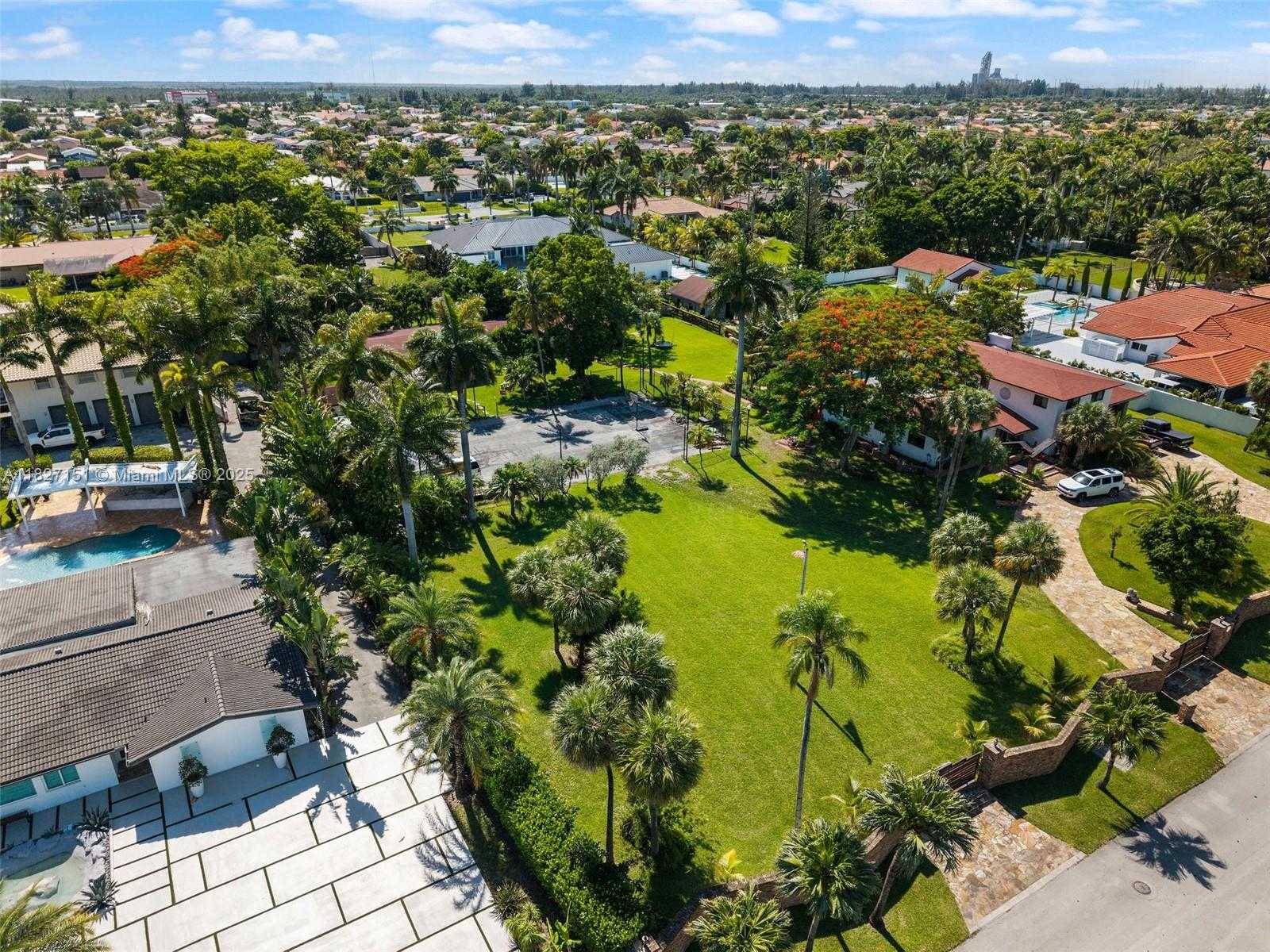 Small Image of 310 NORTH WEST 130TH AVE, Miami Number 20