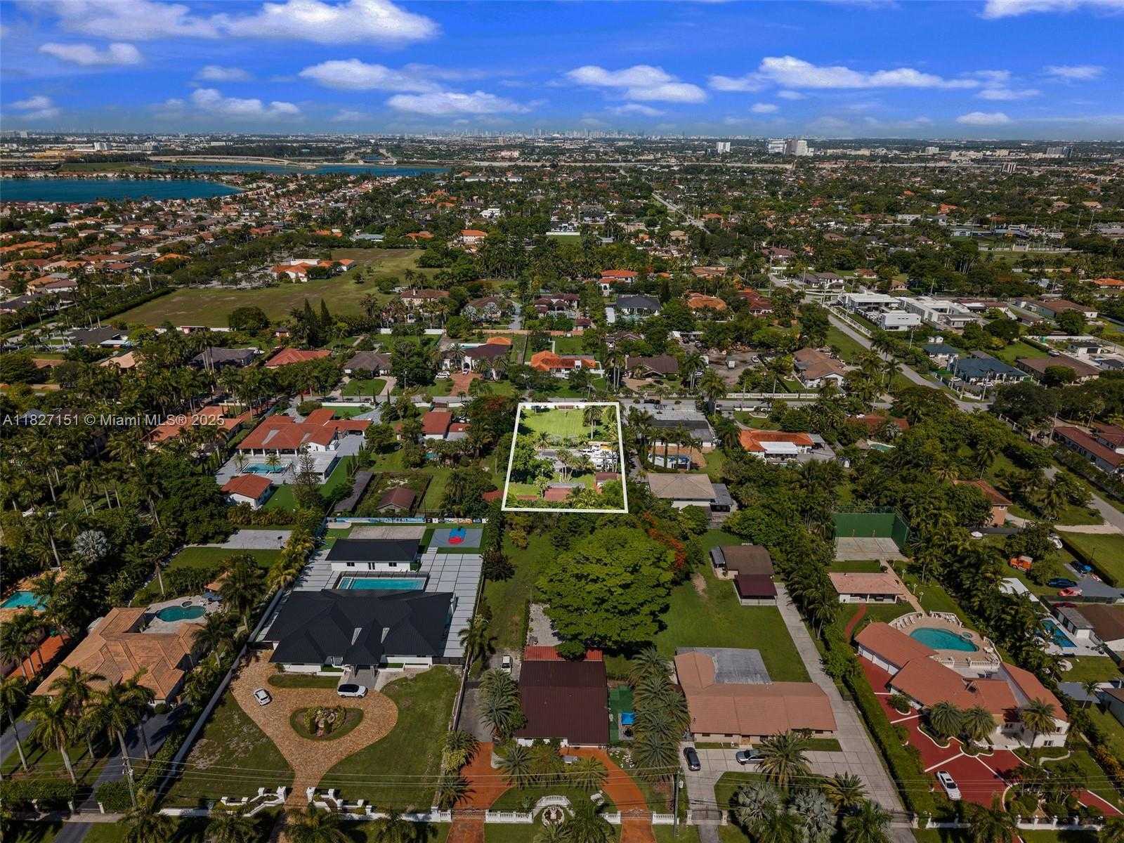 Small Image of 310 NORTH WEST 130TH AVE, Miami Number 21