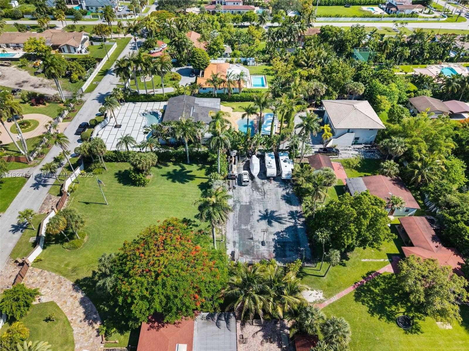 Small Image of 310 NORTH WEST 130TH AVE, Miami Number 22