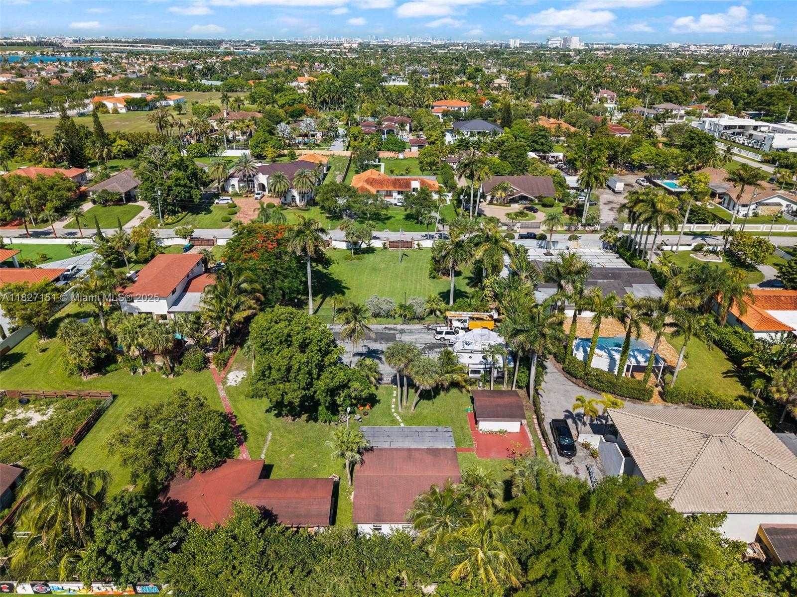 Small Image of 310 NORTH WEST 130TH AVE, Miami Number 24