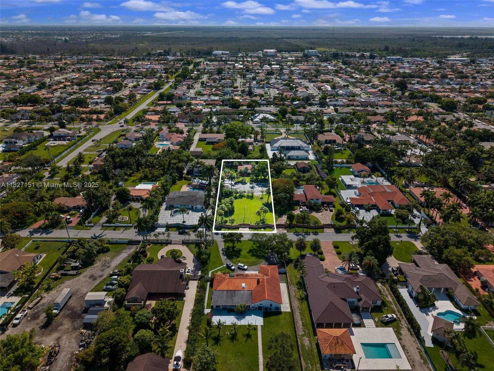Small Image of 310 NORTH WEST 130TH AVE, Miami Number 26