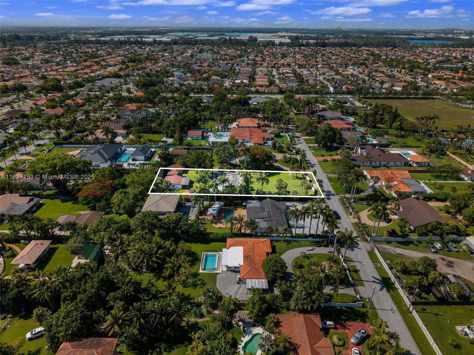 Small Image of 310 NORTH WEST 130TH AVE, Miami Number 29
