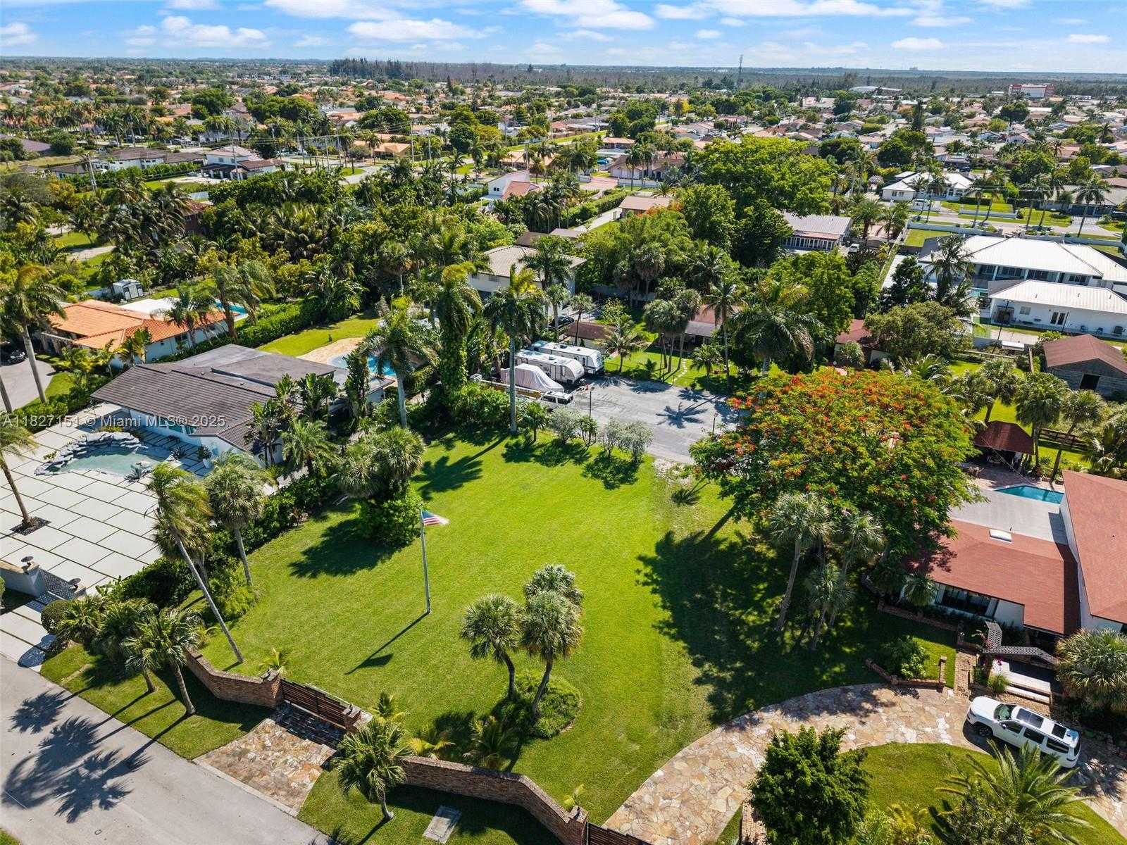 Small Image of 310 NORTH WEST 130TH AVE, Miami Number 3