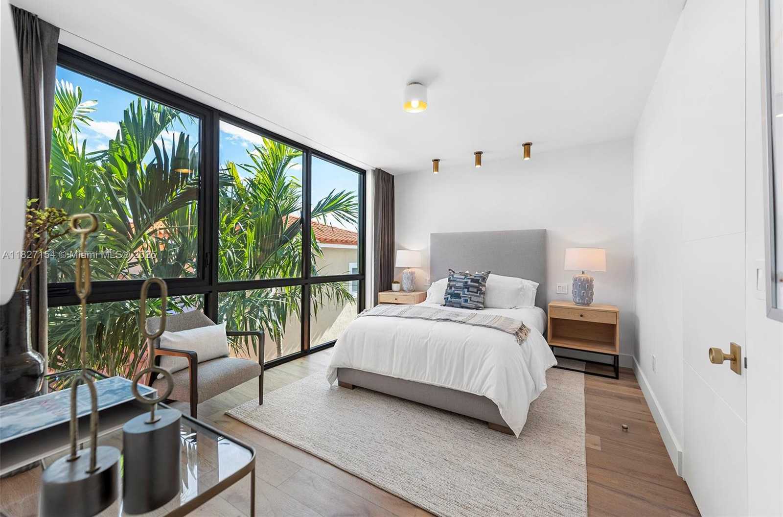Small Image of 1510 STILLWATER DR, Miami Beach Number 19