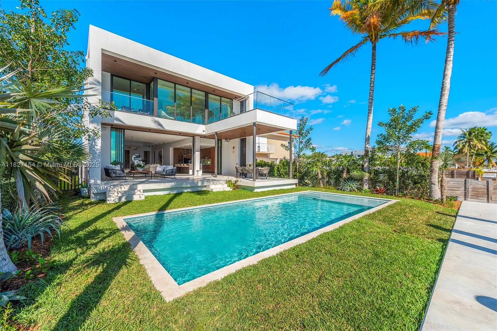 Small Image of 1510 STILLWATER DR, Miami Beach Number 2
