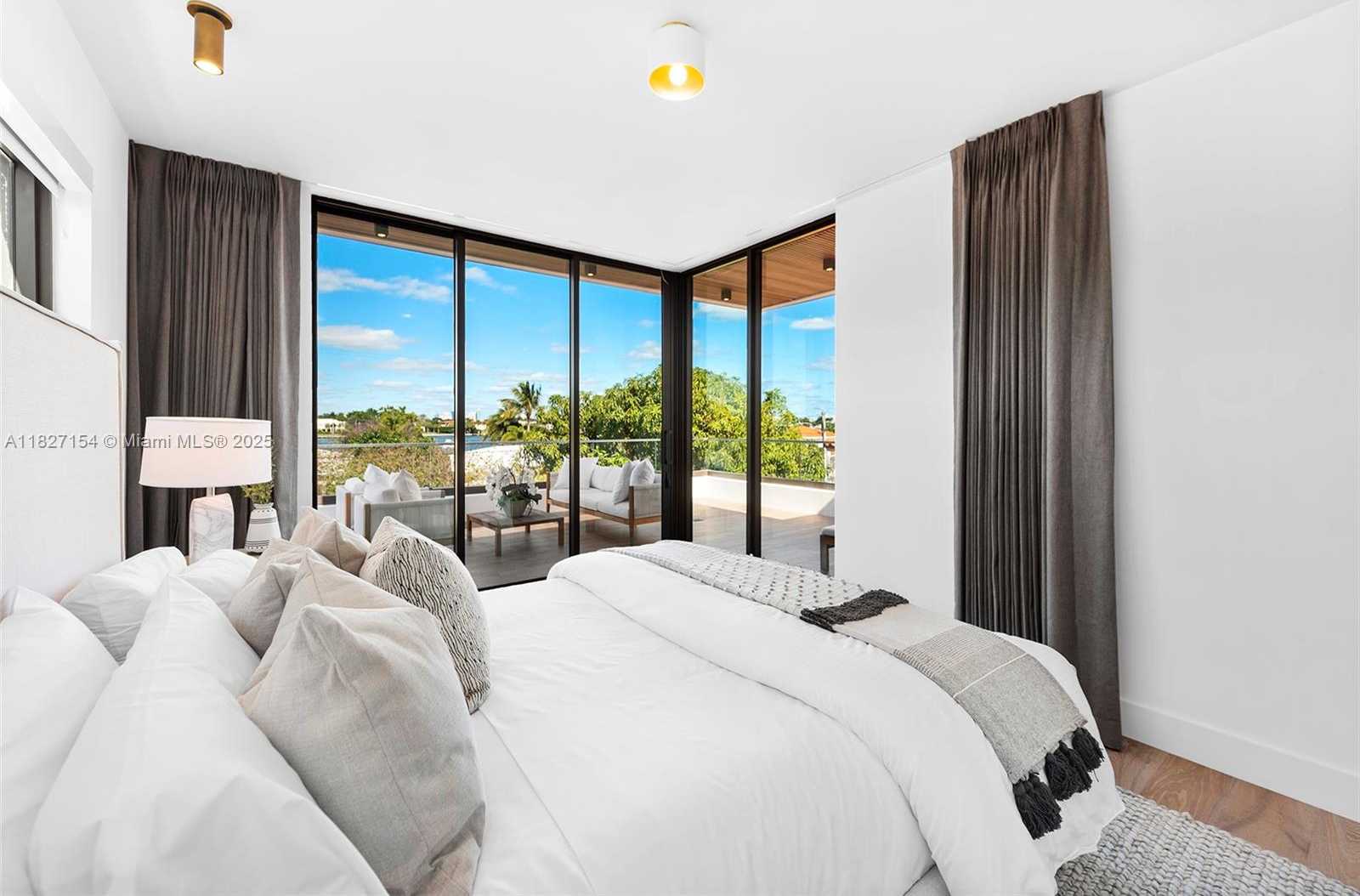 Small Image of 1510 STILLWATER DR, Miami Beach Number 23