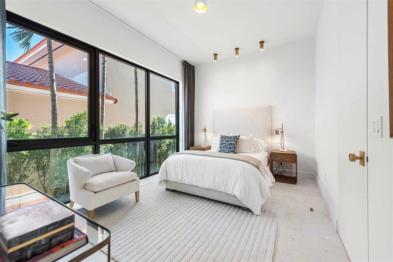 Small Image of 1510 STILLWATER DR, Miami Beach Number 27