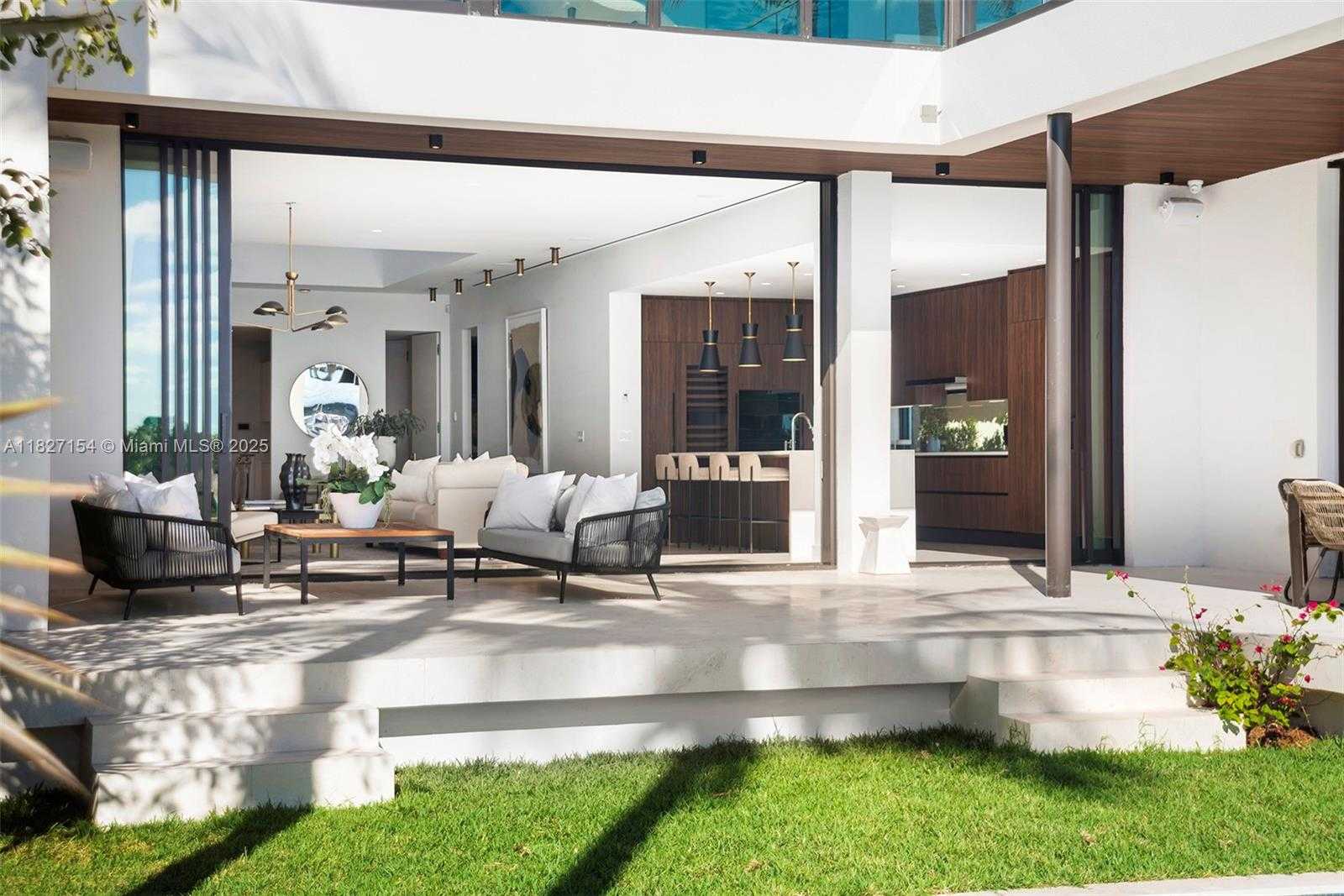 Small Image of 1510 STILLWATER DR, Miami Beach Number 3