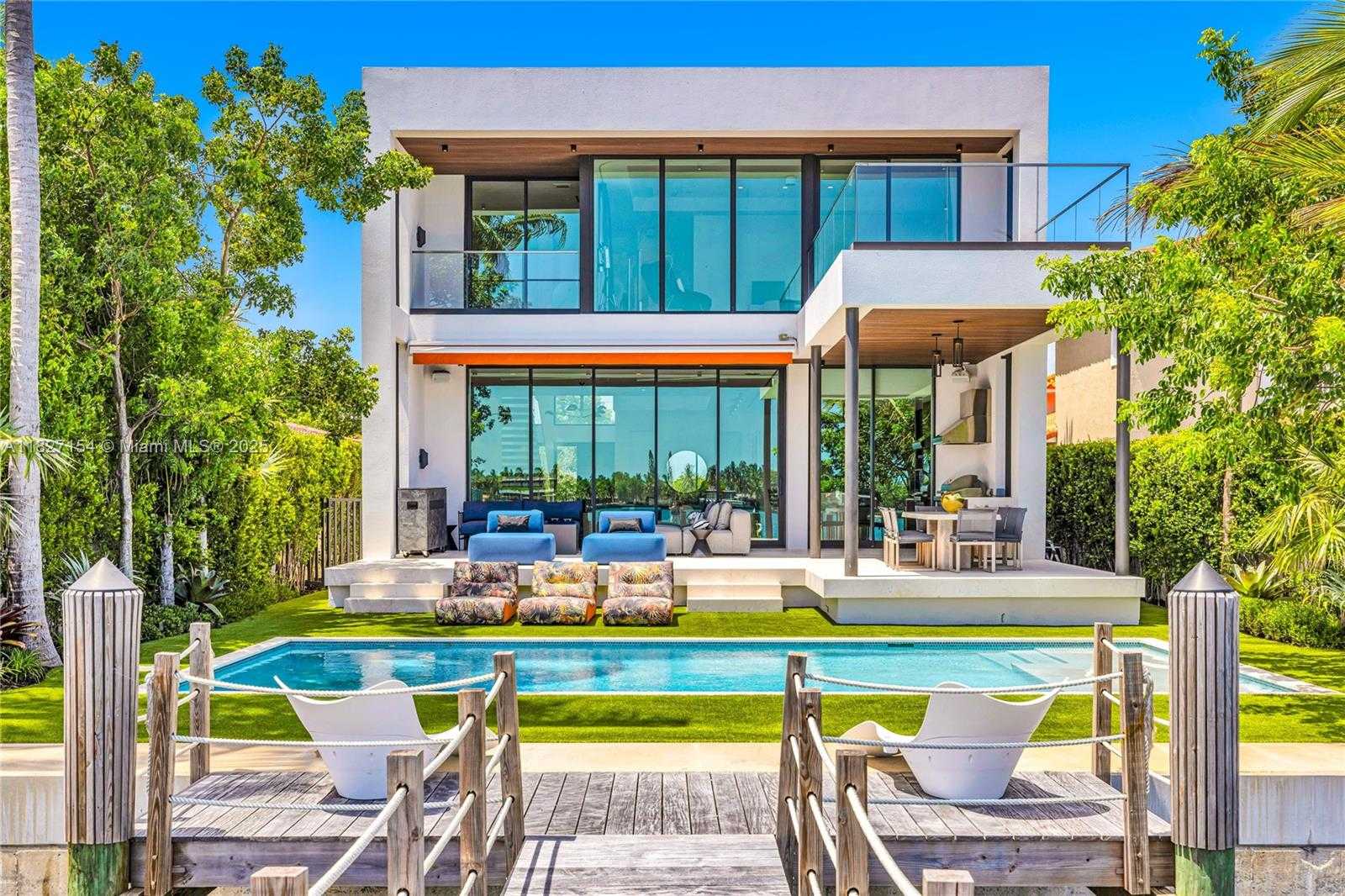 Small Image of 1510 STILLWATER DR, Miami Beach Number 46
