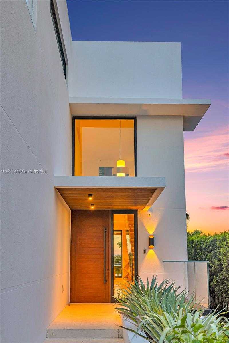 Small Image of 1510 STILLWATER DR, Miami Beach Number 48