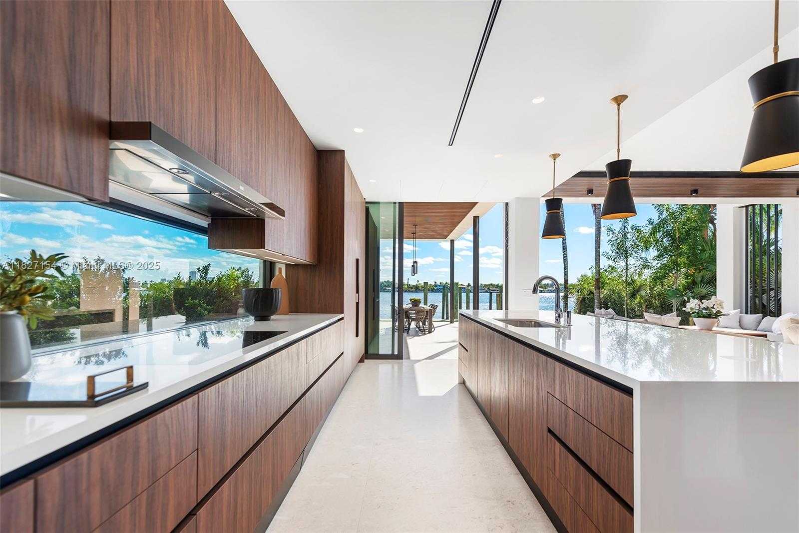 Small Image of 1510 STILLWATER DR, Miami Beach Number 6