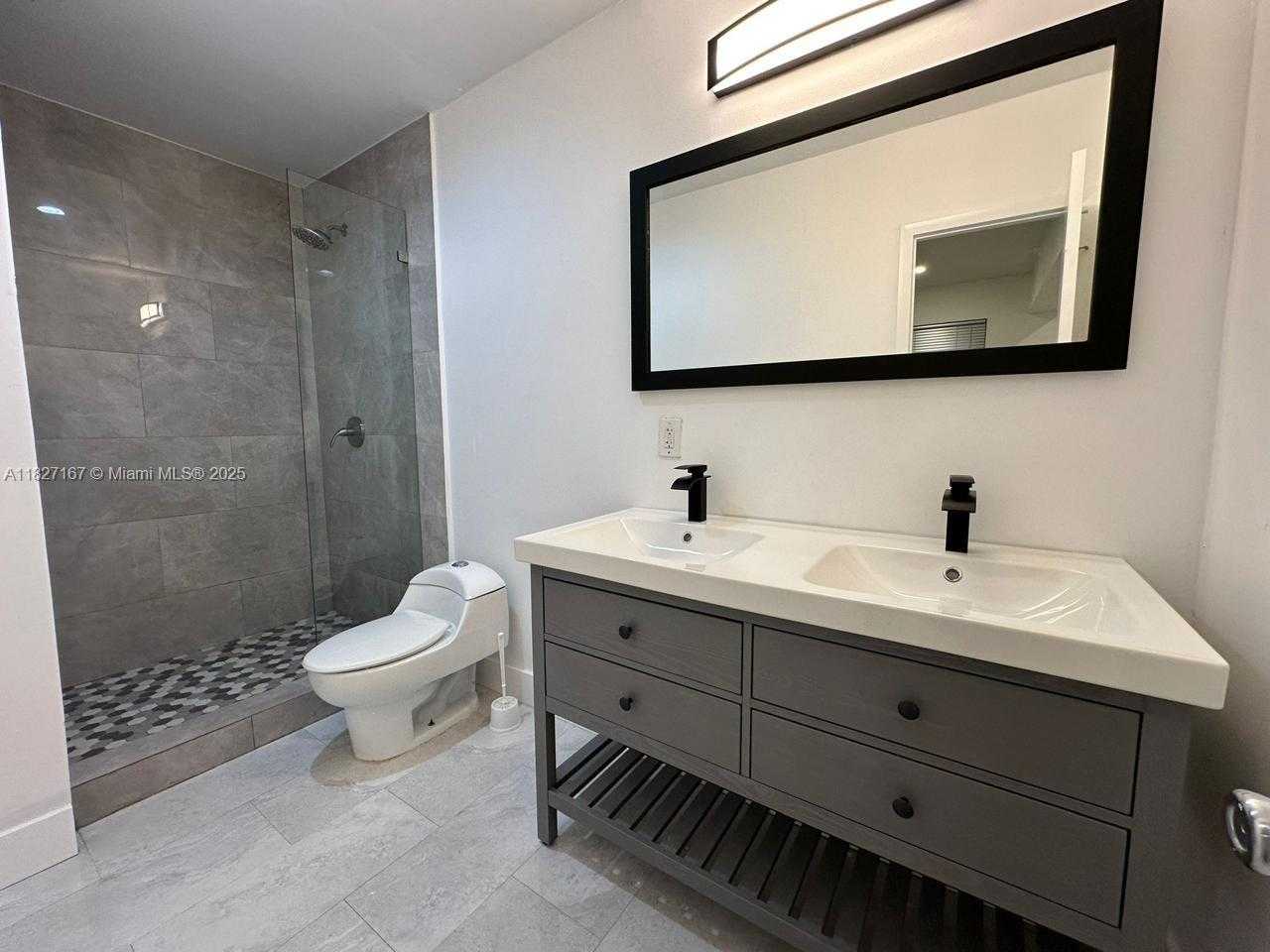 Small Image of 21410 NORTH EAST 24TH CT, Miami Number 30