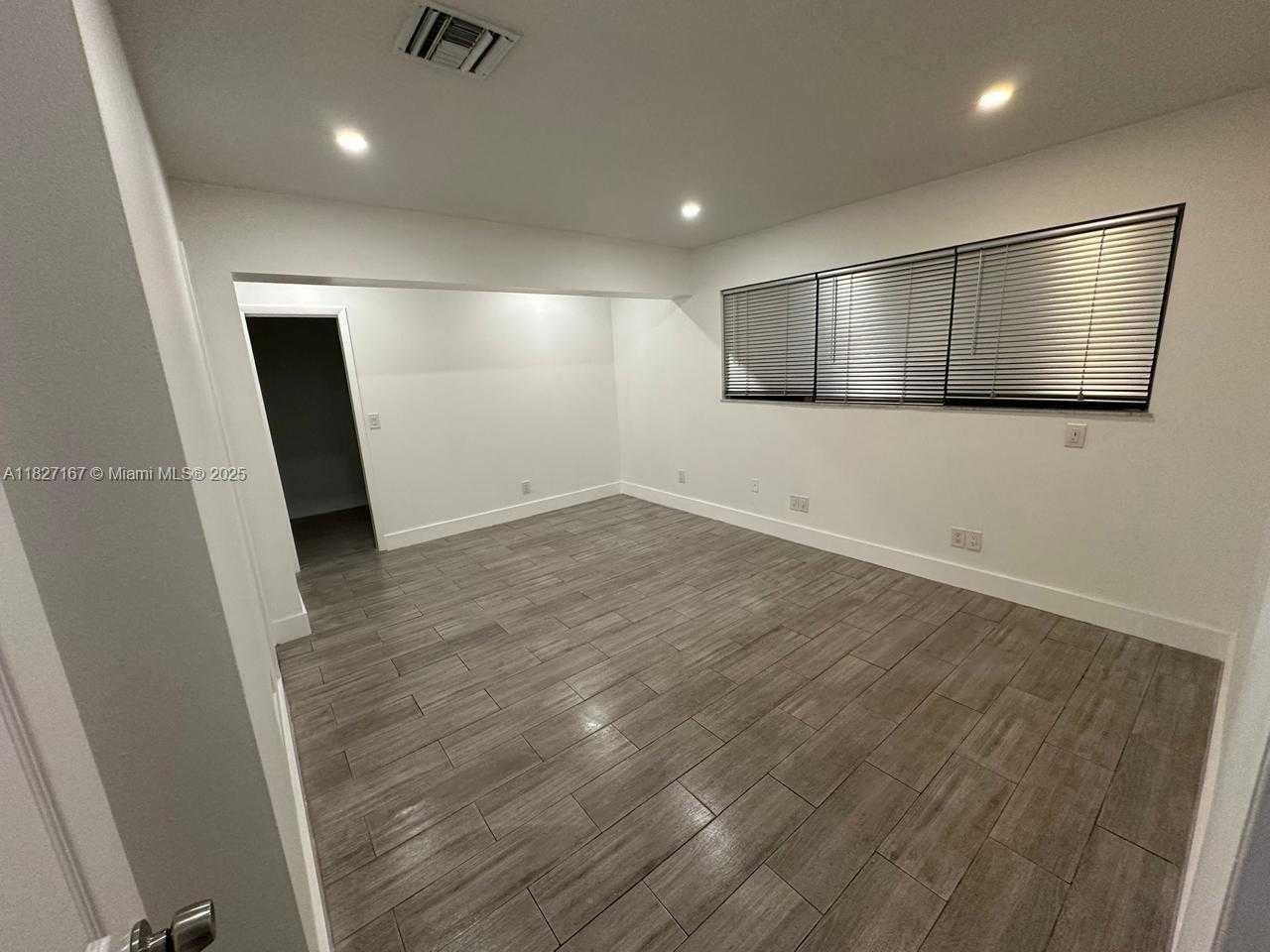 Small Image of 21410 NORTH EAST 24TH CT, Miami Number 32