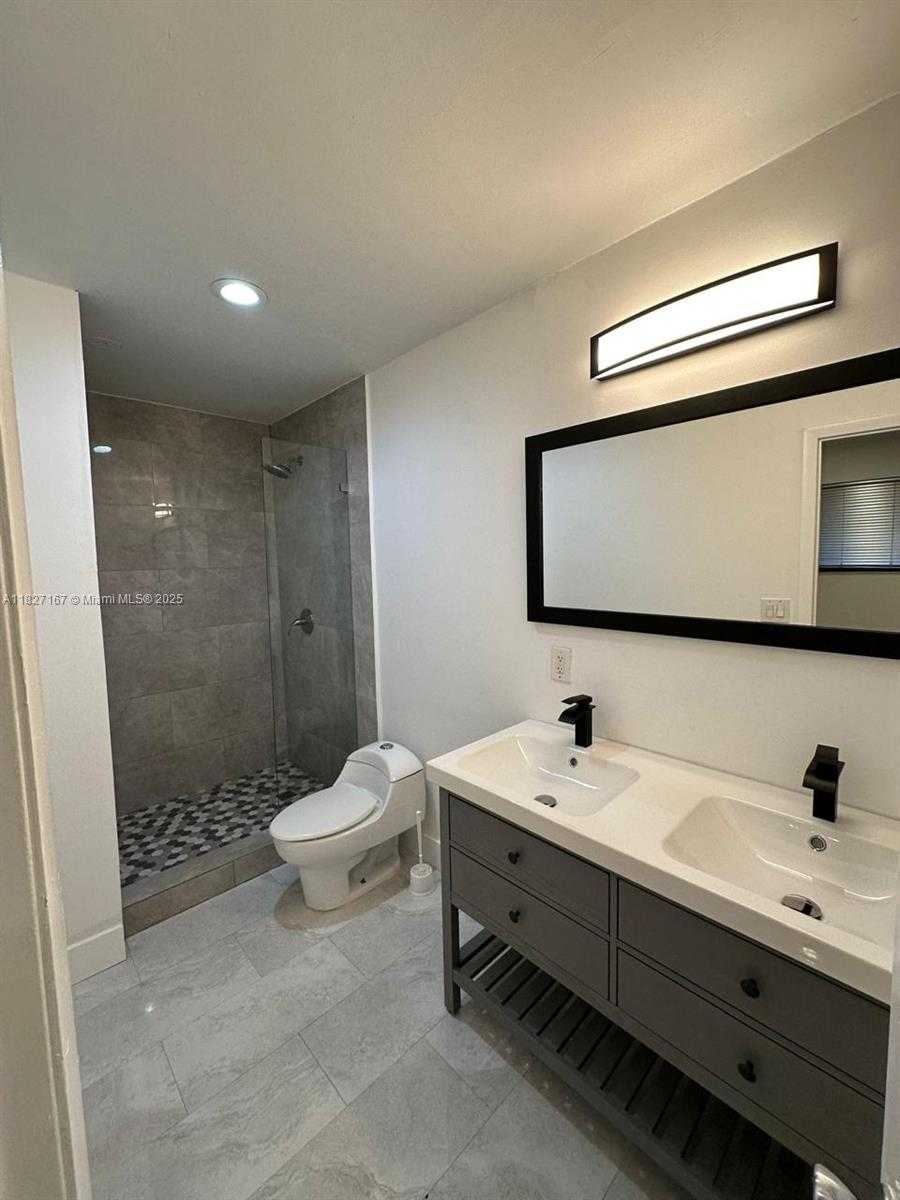 Small Image of 21410 NORTH EAST 24TH CT, Miami Number 42