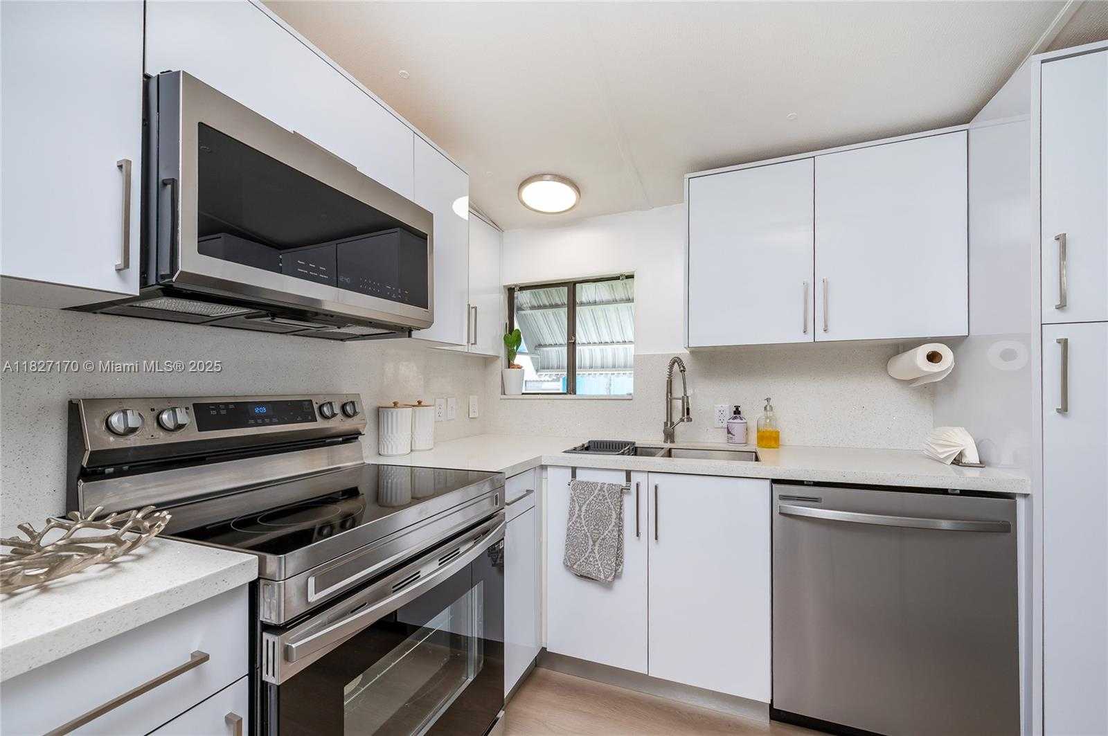 Small Image of 456 BOWIE LN, Key Largo Number 29