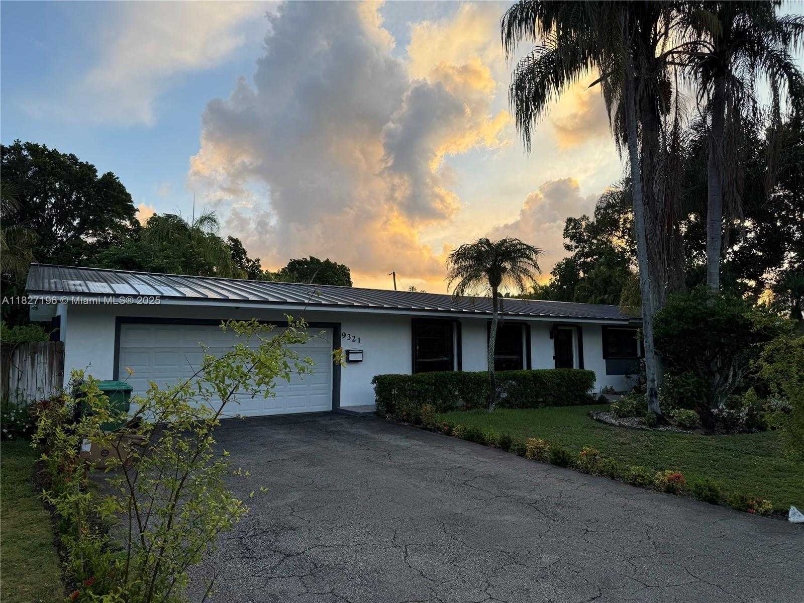 Small Image of 9321 SOUTH WEST 177TH ST, Palmetto Bay Number 2