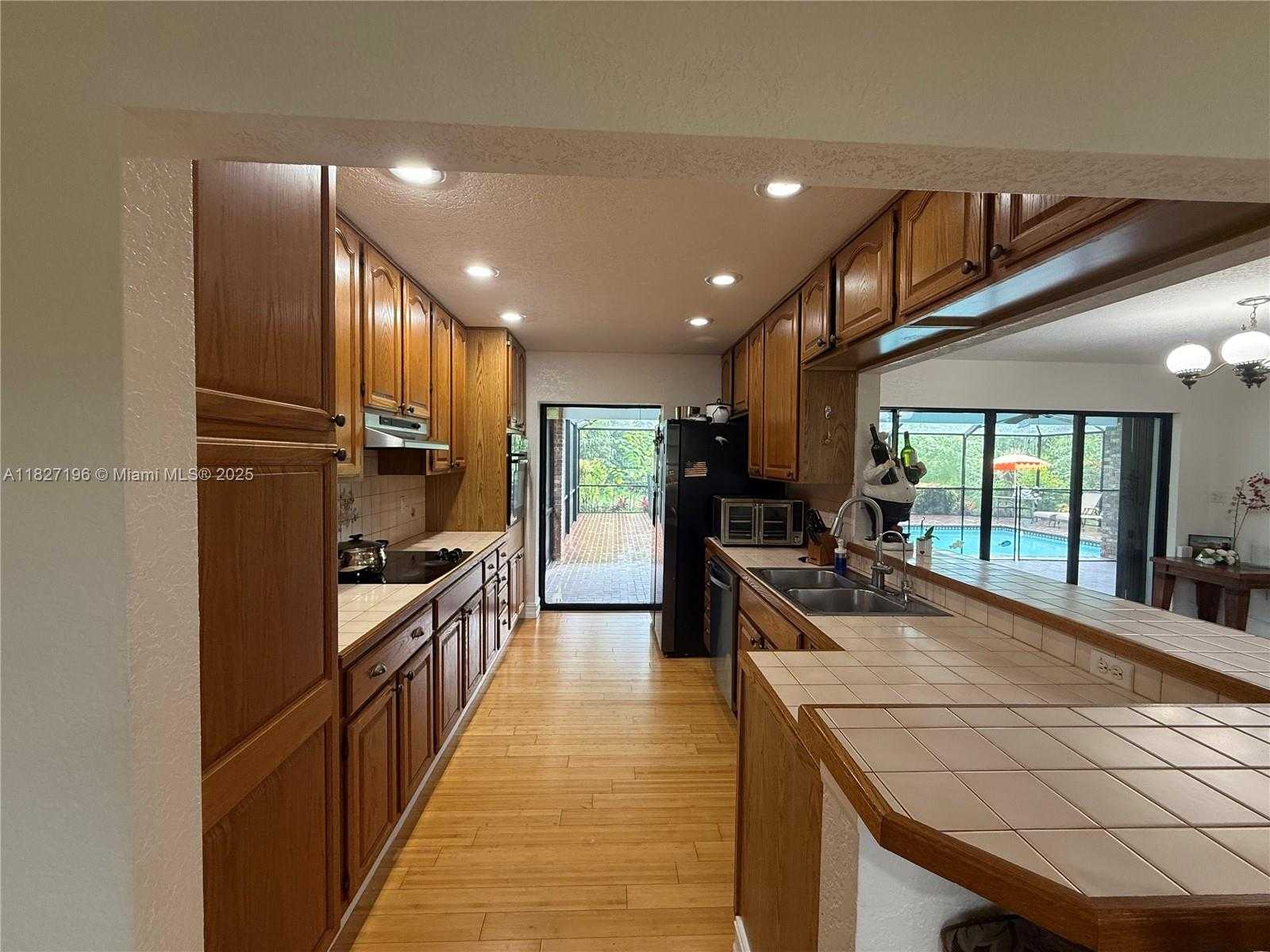 Small Image of 9321 SOUTH WEST 177TH ST, Palmetto Bay Number 5