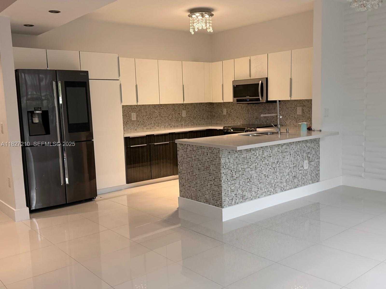 Small Image of 8513 NORTH WEST 109TH CT, Doral Number 5