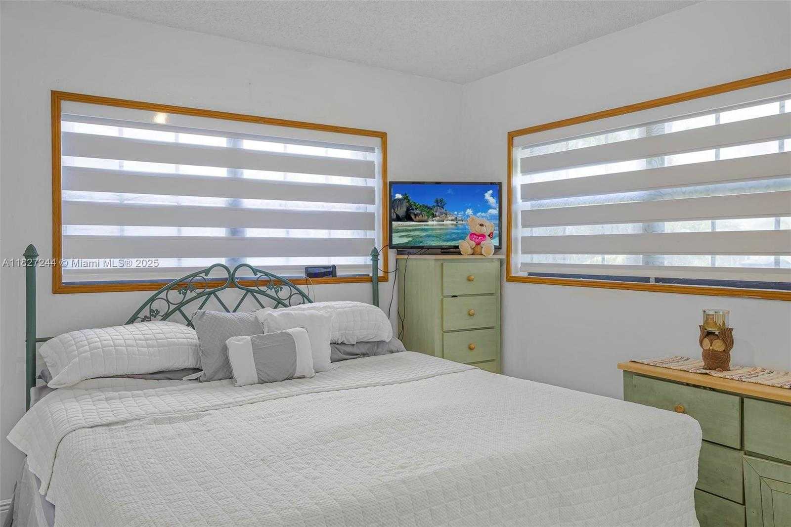 Small Image of 9365 JAMAICA DR, Cutler Bay Number 19