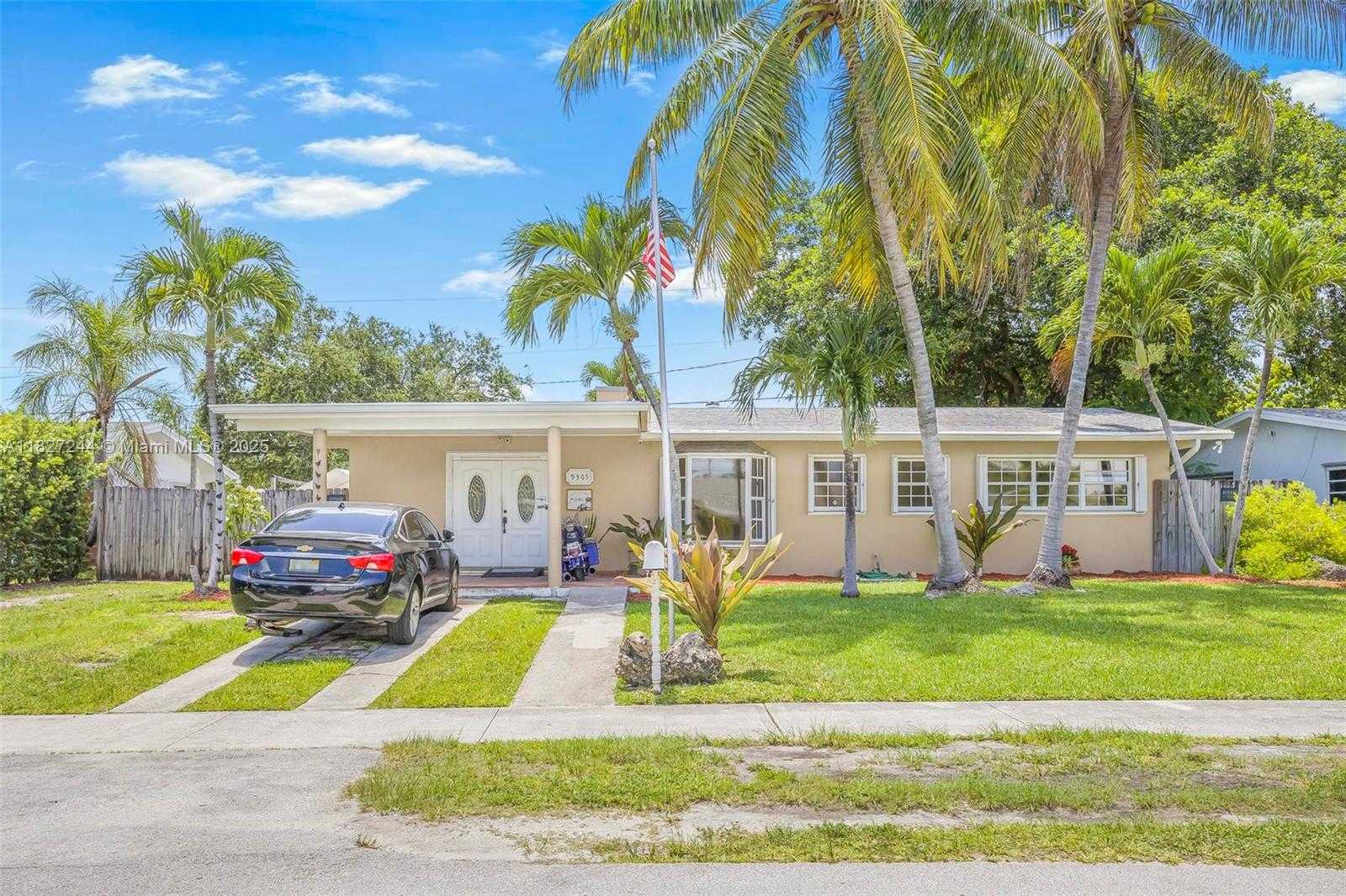 Small Image of 9365 JAMAICA DR, Cutler Bay Number 2