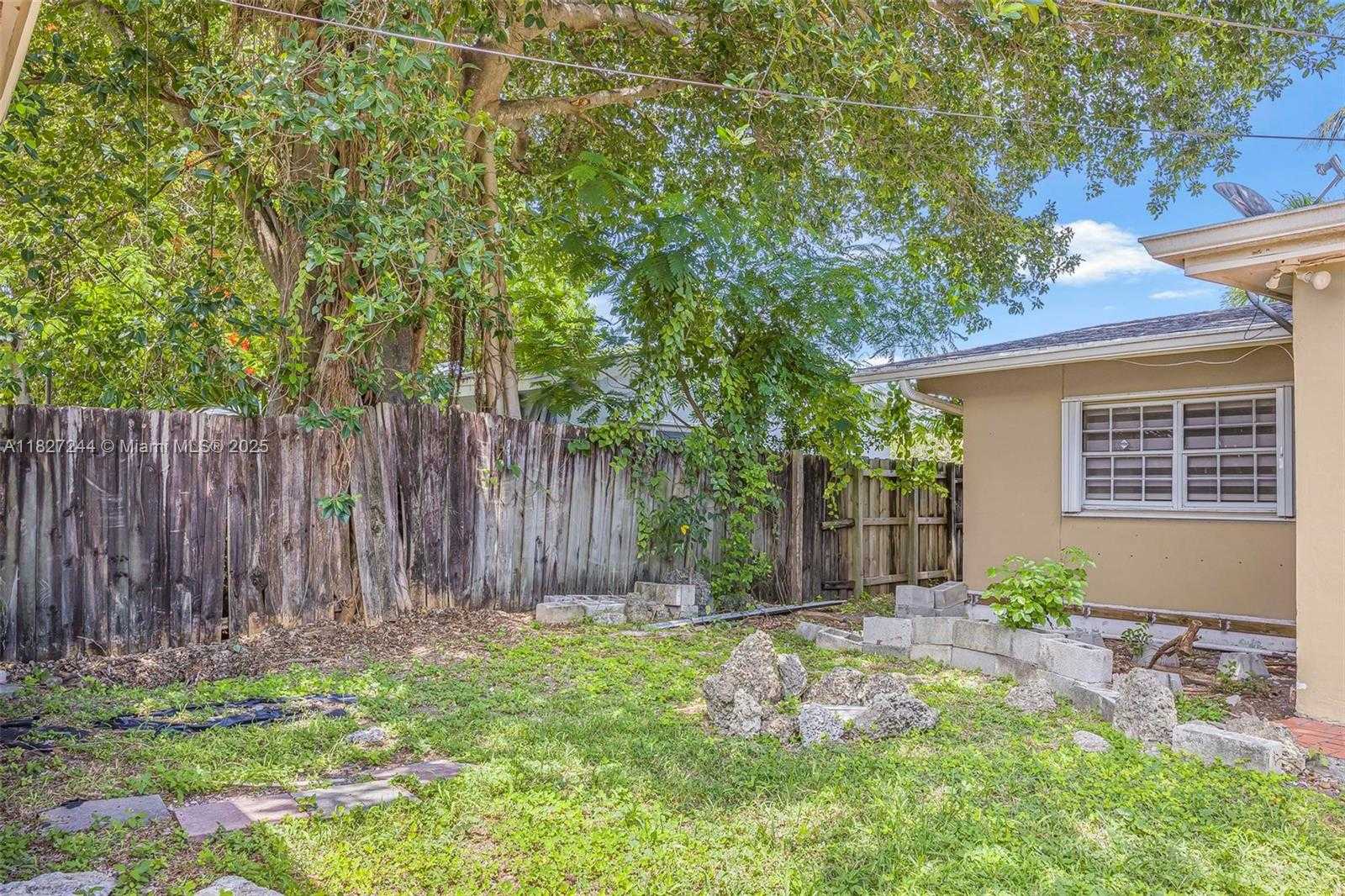 Small Image of 9365 JAMAICA DR, Cutler Bay Number 31