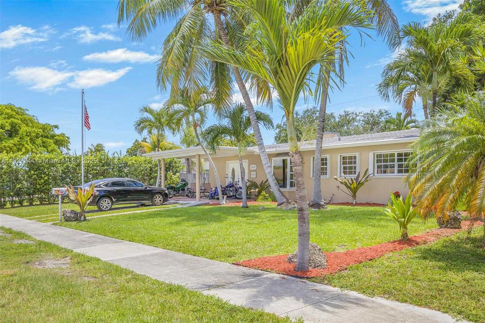 Small Image of 9365 JAMAICA DR, Cutler Bay Number 4