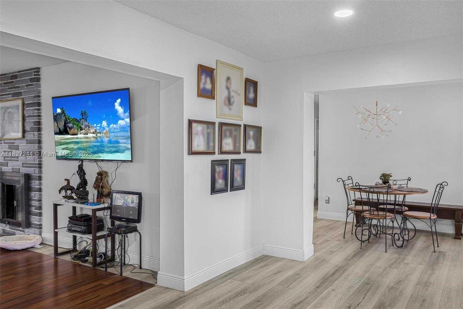Small Image of 9365 JAMAICA DR, Cutler Bay Number 7