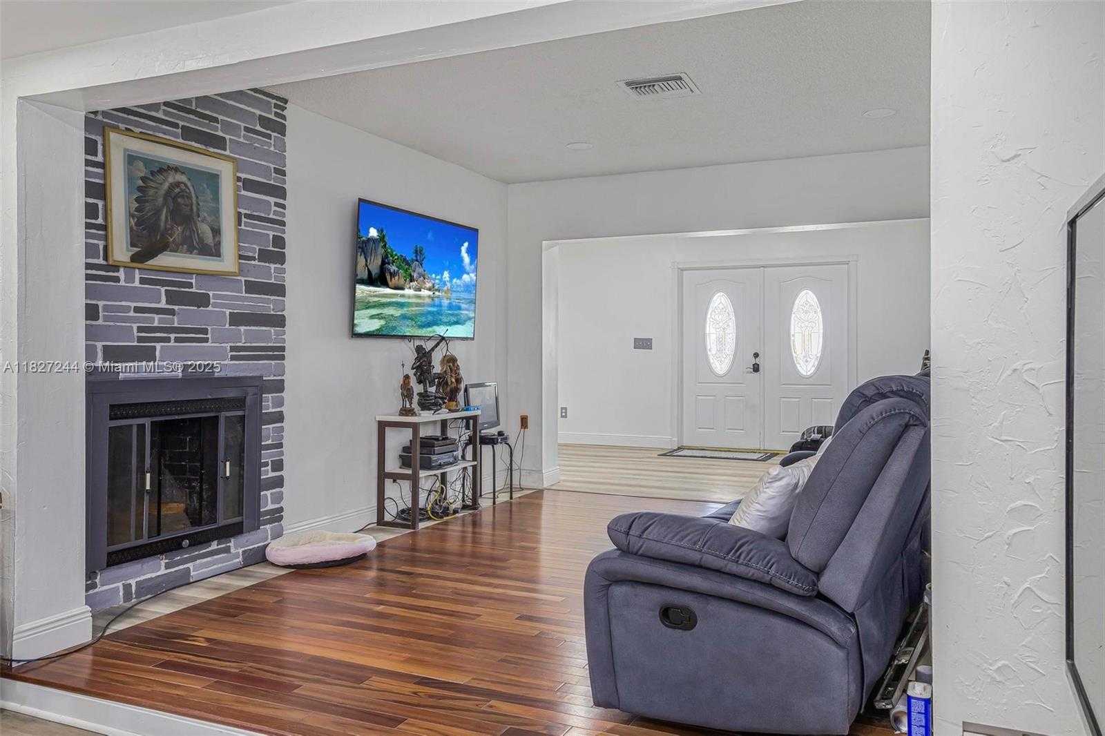 Small Image of 9365 JAMAICA DR, Cutler Bay Number 9