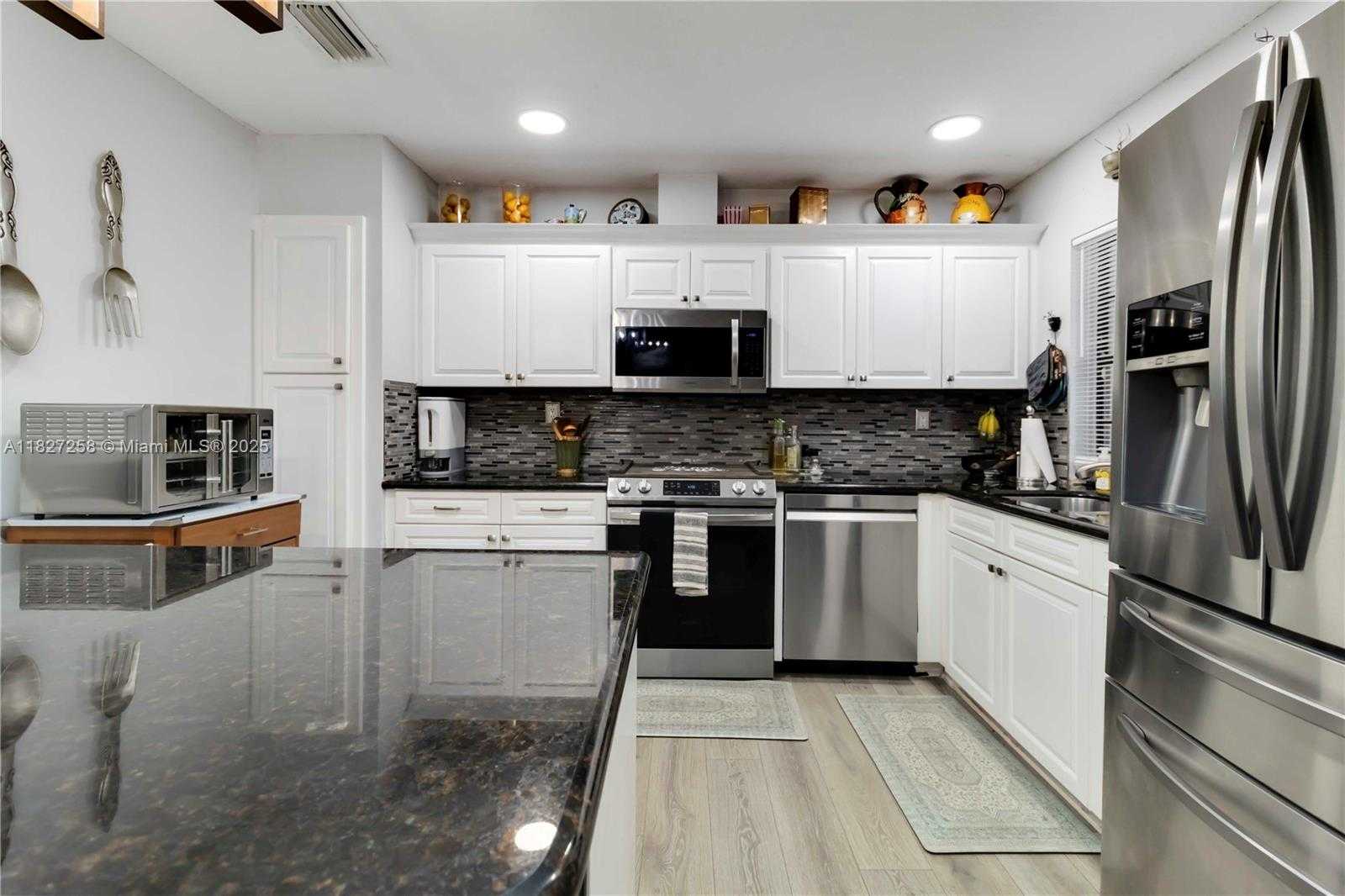 Small Image of 431 SOUTH OLD HIATUS RD, Plantation Number 10