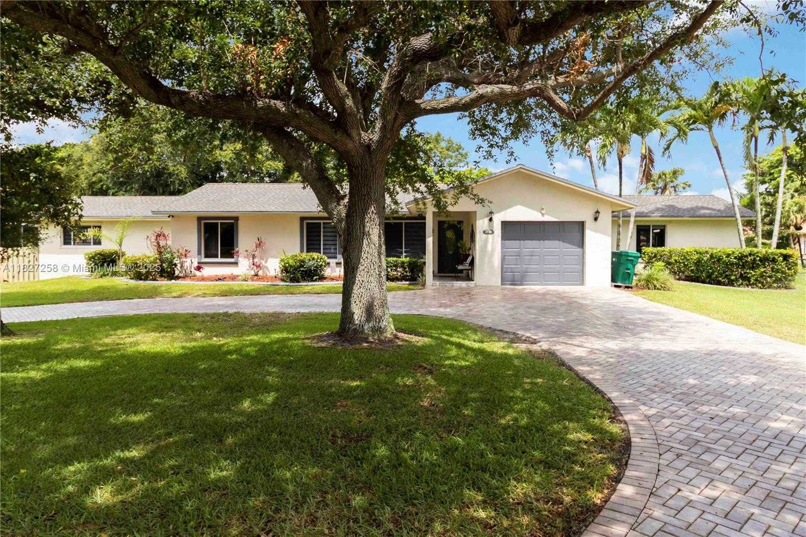 Small Image of 431 SOUTH OLD HIATUS RD, Plantation Number 2