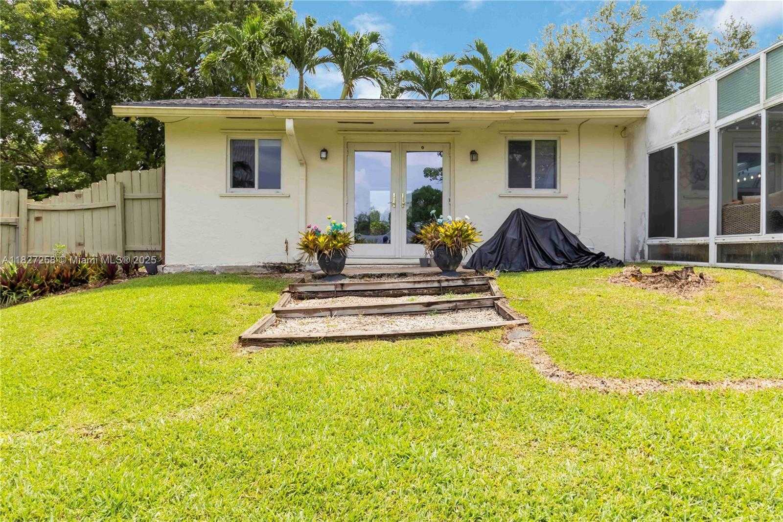 Small Image of 431 SOUTH OLD HIATUS RD, Plantation Number 32
