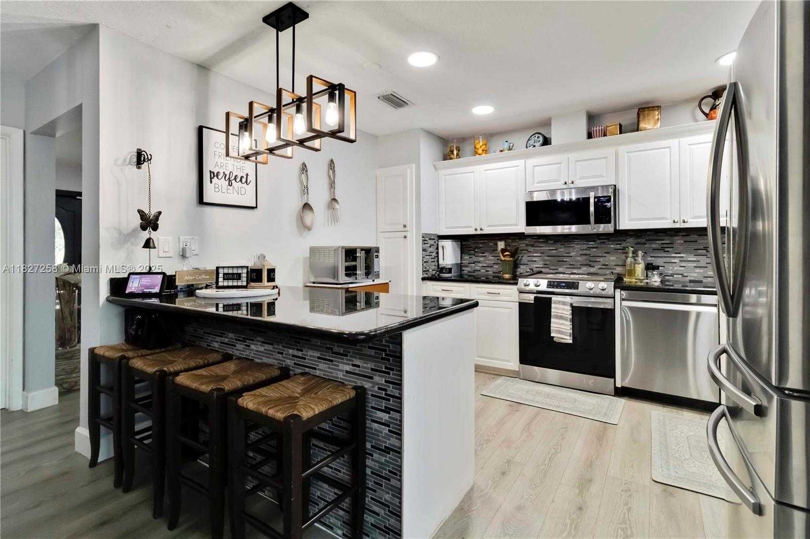 Small Image of 431 SOUTH OLD HIATUS RD, Plantation Number 7