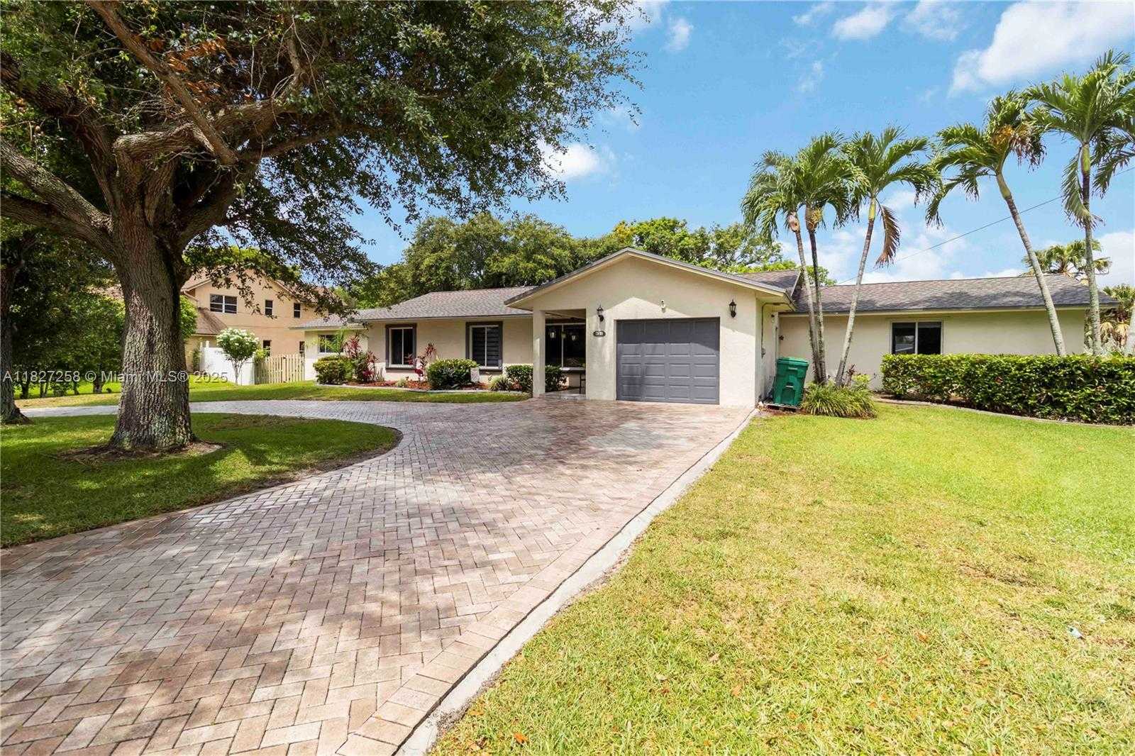 Small Image of 431 SOUTH OLD HIATUS RD, Plantation Number 8
