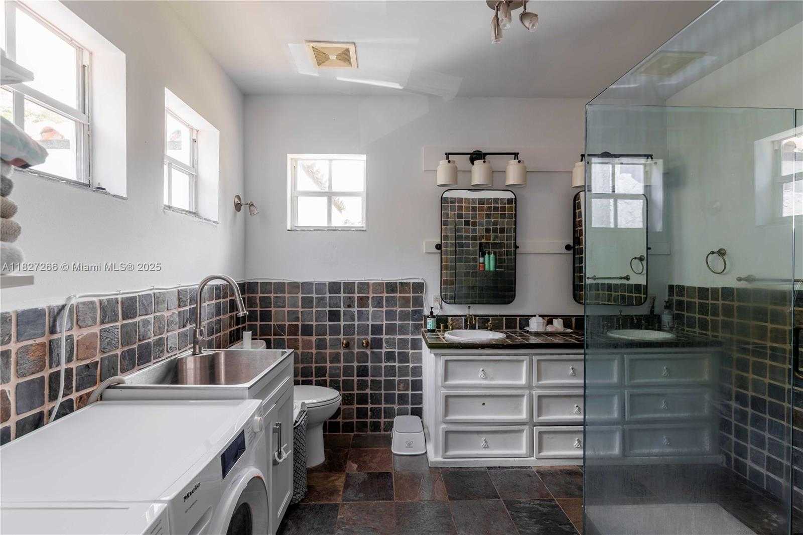 Small Image of 1210 GENOA ST, Coral Gables Number 23