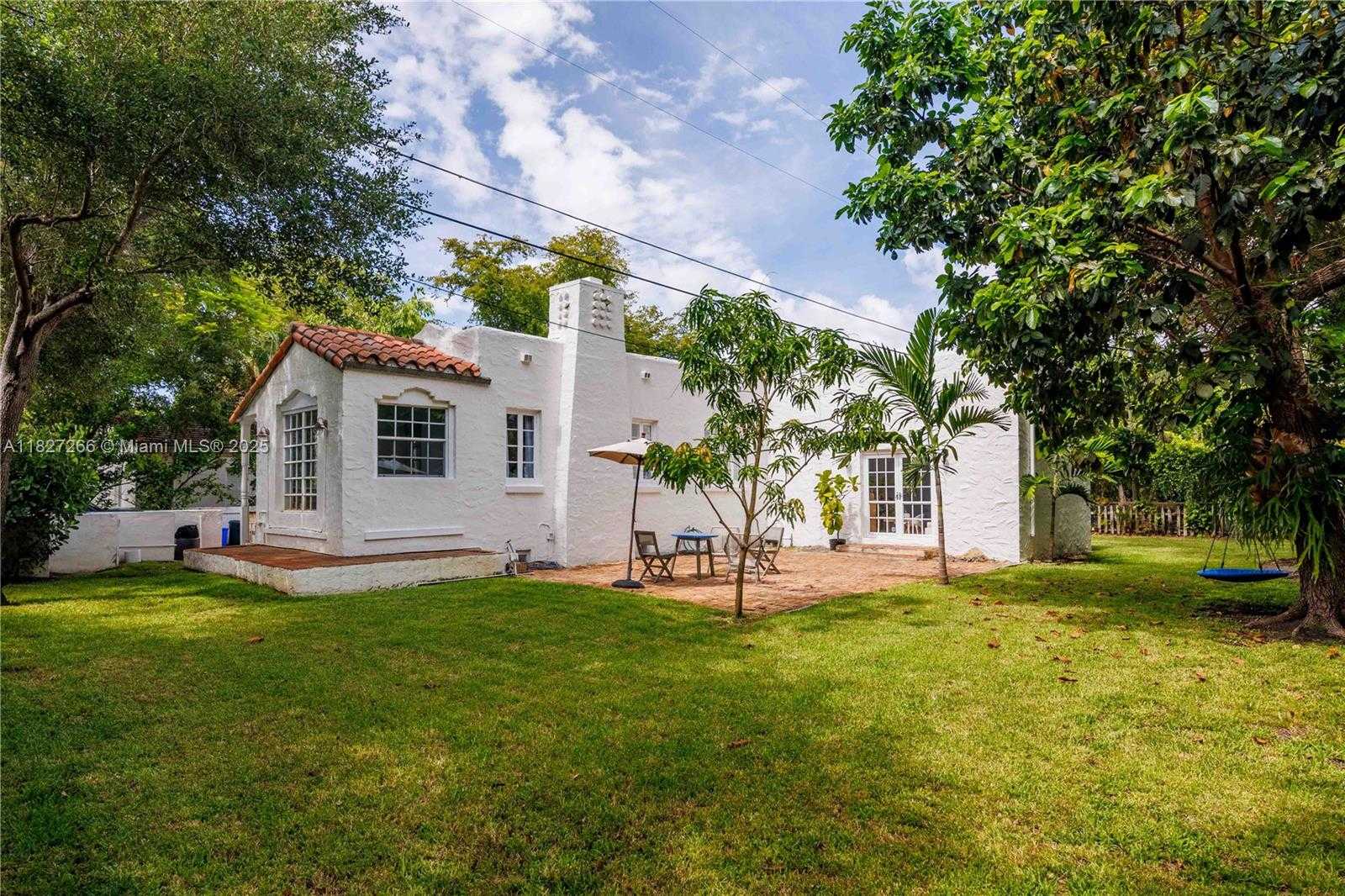 Small Image of 1210 GENOA ST, Coral Gables Number 26