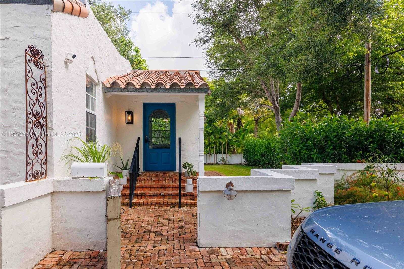 Small Image of 1210 GENOA ST, Coral Gables Number 3