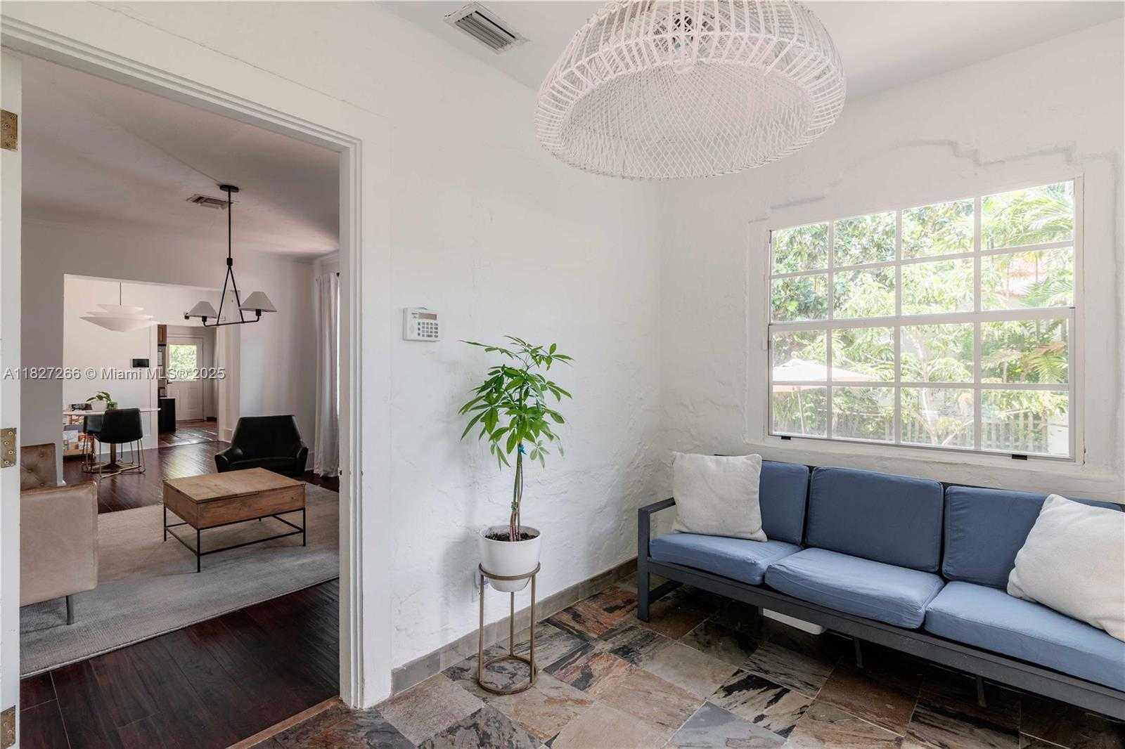 Small Image of 1210 GENOA ST, Coral Gables Number 4