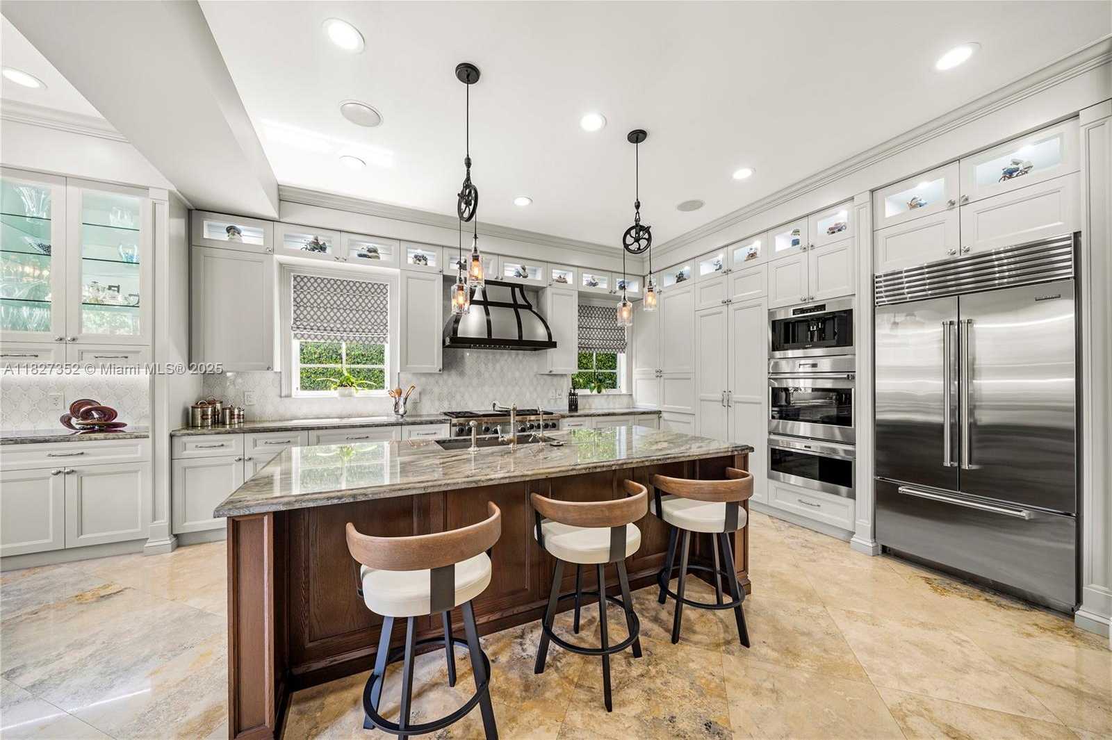 Small Image of 1171 TIARA CT, Coral Gables Number 12