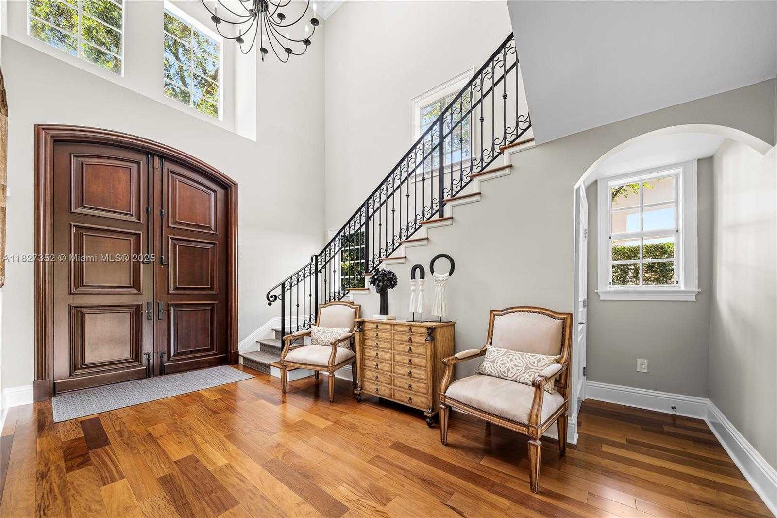 Small Image of 1171 TIARA CT, Coral Gables Number 6