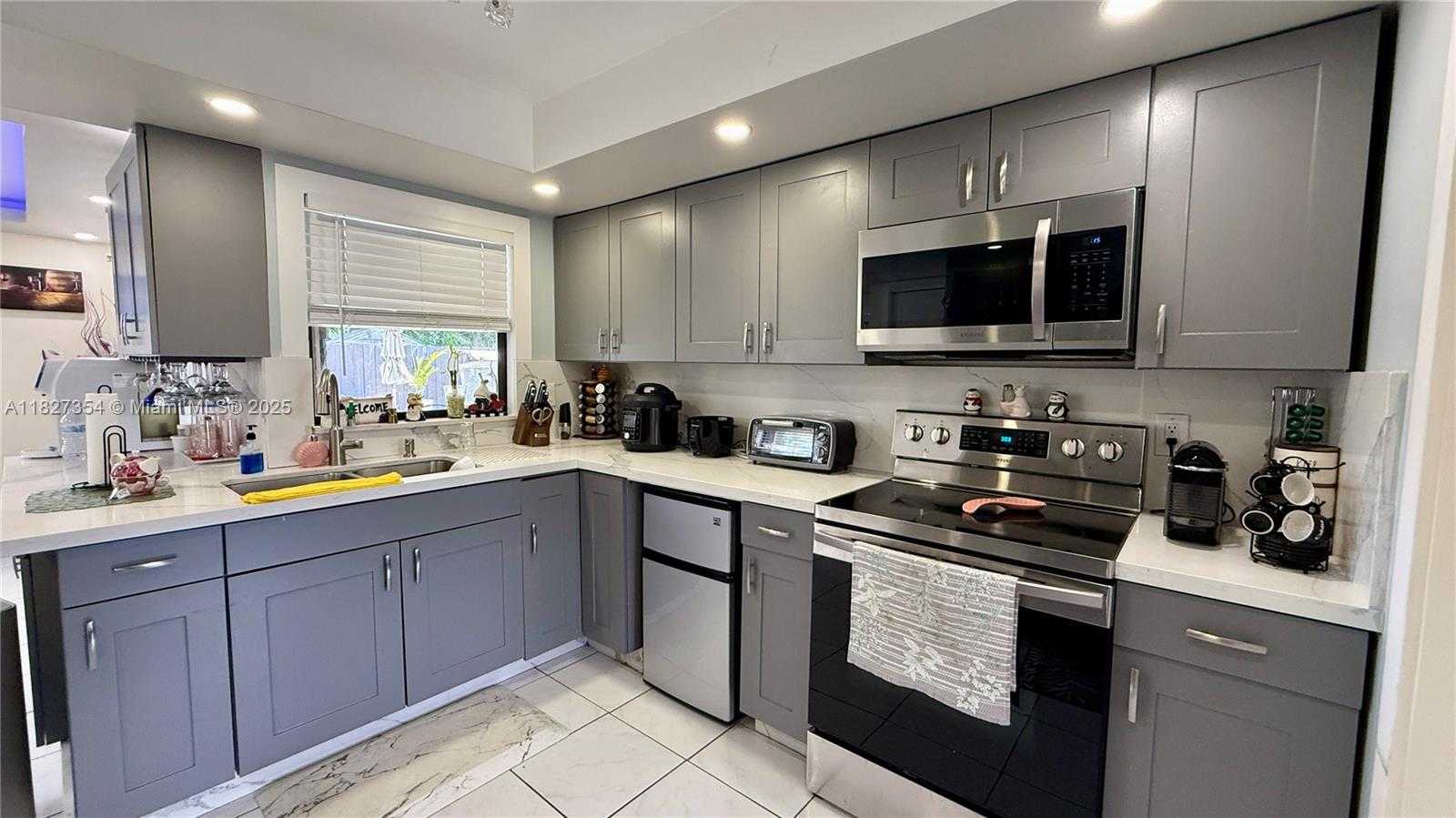 Small Image of 6646 NORTH WEST 1ST CT, Margate Number 16