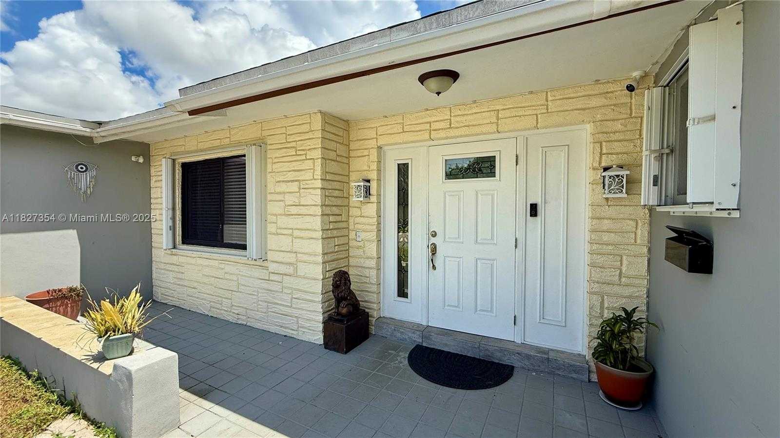 Small Image of 6646 NORTH WEST 1ST CT, Margate Number 2