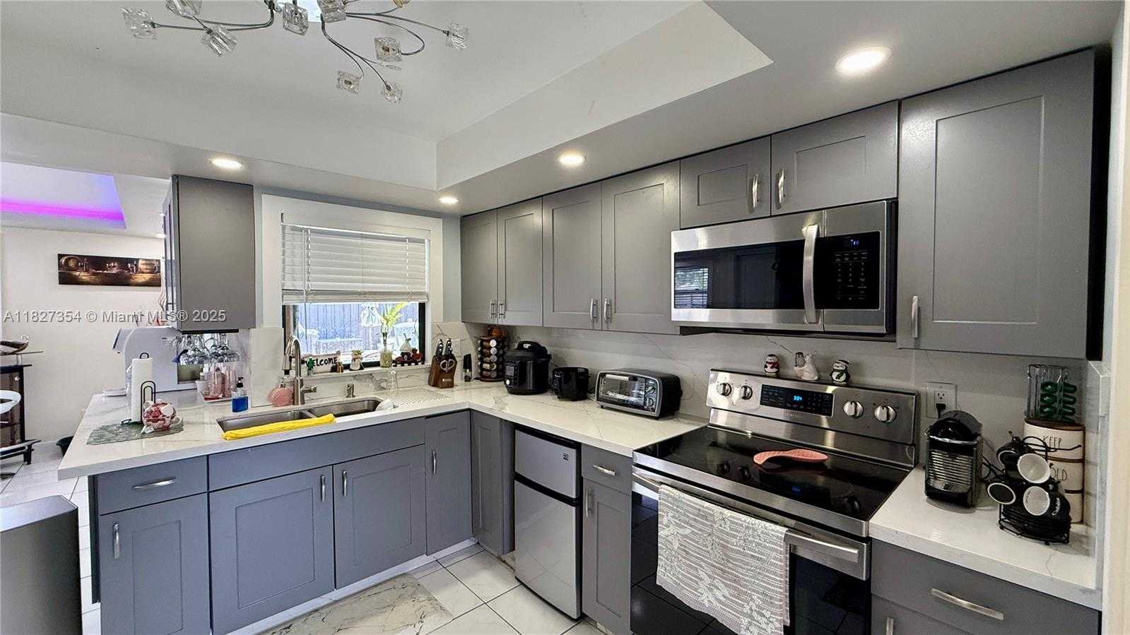 Small Image of 6646 NORTH WEST 1ST CT, Margate Number 6