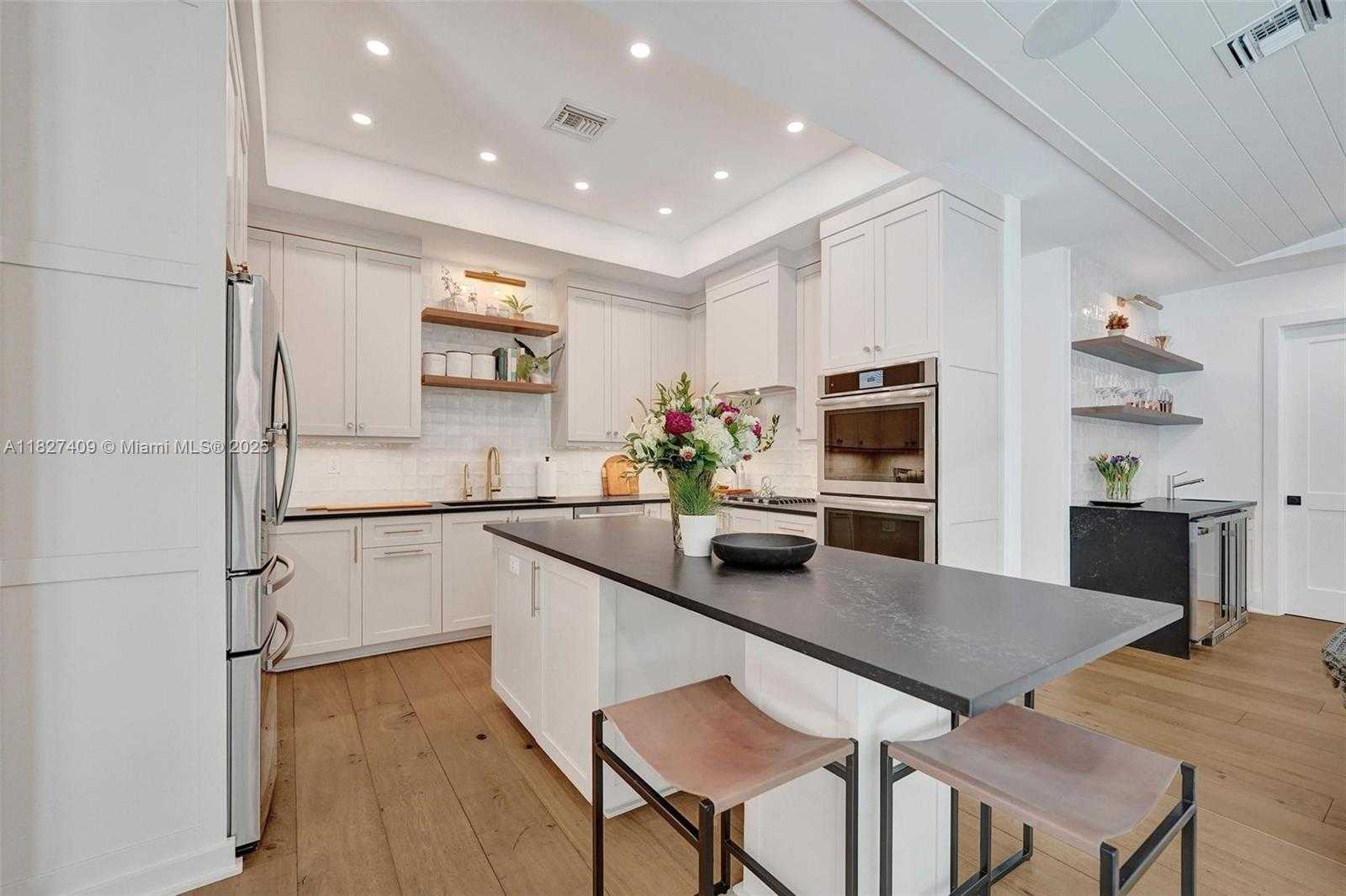 Small Image of 1206 EAST LAKE DR, Fort Lauderdale Number 17